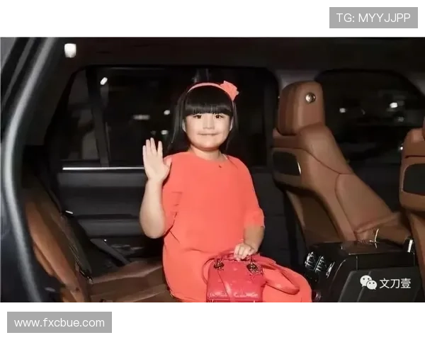 掌敏洁居然过得比明星还奢侈？街坊都盯着她的包包看！