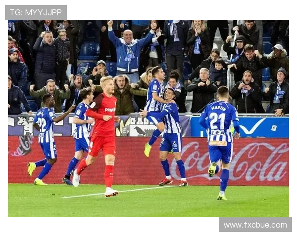 塞维利亚财政危机持续影响球队运营，对赛季中期表现形成制约。