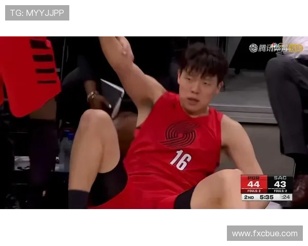 防守三秒违例的判定标准和具体处罚有哪些？